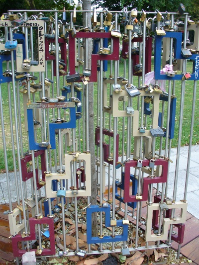 Pomník VZ, Erszebed Tér, Budapešť